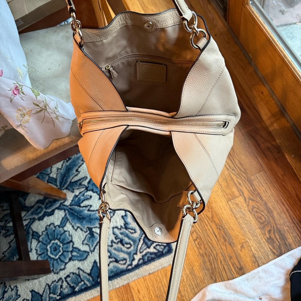 Coach Leather Beige Lexi Shoulder Bag F3198 - Picture 2 of 5
